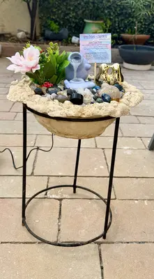 מזרקה מעורבת קוטר 40 מיוחדת בעבודת יד כד כורכר על מעמד בגודל 40 סמ לגינה או לחללים גדולים בבית