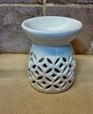 מבער מחורר לבן לנר מיועד להפת ריח באמצעות נר עשוי קרמיקה