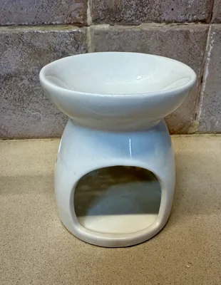 מבער מחורר לבן לנר מיועד להפת ריח באמצעות נר עשוי קרמיקה