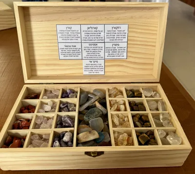 קופסת אבני הקריסטל הכי חשובים והכי מרגיעים שיש אמטיס סיטרין קוורץ רוז קוורץ טייגר ועוד