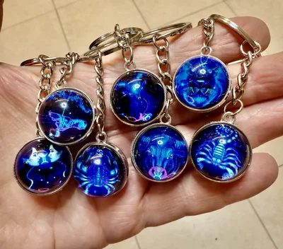 מחזיקי מפתחות מזלות עשוי זכוכית כחולה שקופה מודגש: המחיר הוא ליחידה אחת לבחירה את המזל שלכם
