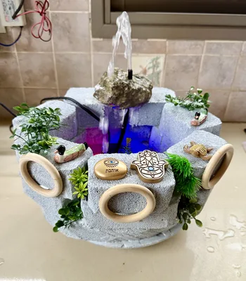 מזרקה אפורה מפל מבעבע מיוחדת בעבודת יד