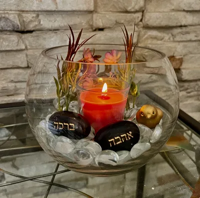 כד זכוכית מהמם עם אבני זכוכית לב